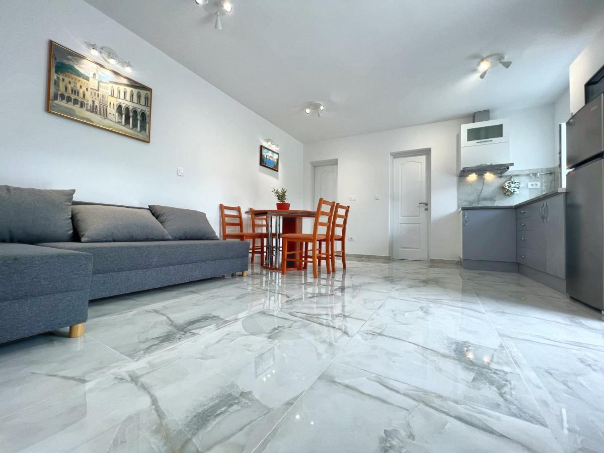 Apartman Laura 米利尼 外观 照片